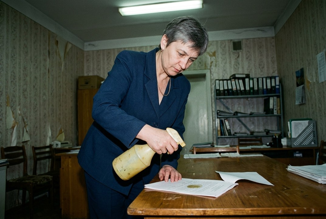 «Отдала подруге квартиру под залог?» - Эльвира доказала банку подлог и оставила мошеннице старый пульверизатор